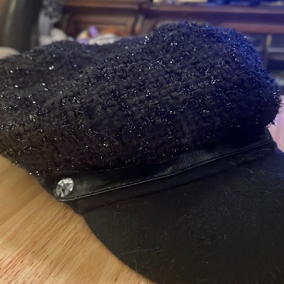 Ladies Black Cap - Picture 2 of 4